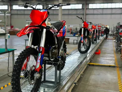 300cc Four-Stroke Water-Cooled 29HP Professional Off-Road Motorcycle — Media 1