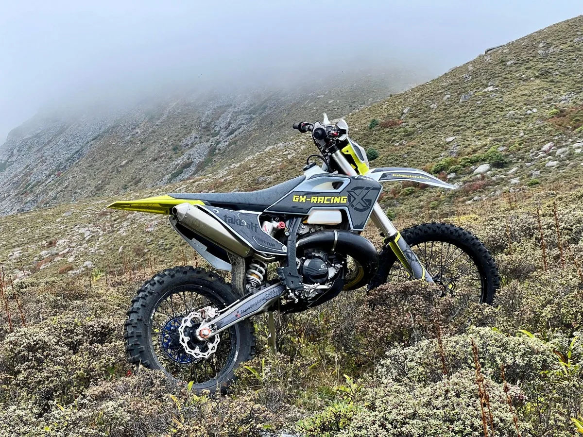 50HP 300cc Two-Stroke Water-Cooled 6-Speed Off-Road Racing Motorcycle — Media 5