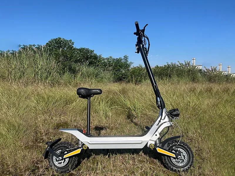 Foldable Dual-Motor Commuter E-Scooter: 2400W Peak, 80km Range, App Unlock, Aluminum Frame — Media 2