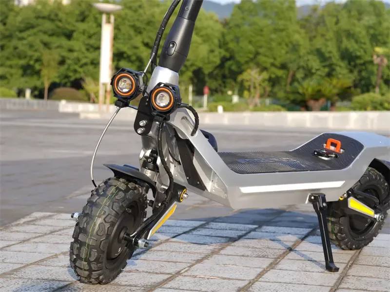 Foldable Dual-Motor Commuter E-Scooter: 2400W Peak, 80km Range, App Unlock, Aluminum Frame — Media 5